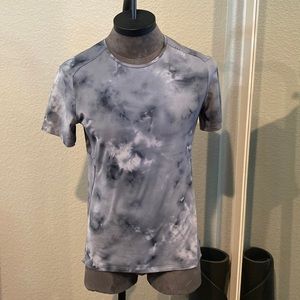 Mens Lululemon workout shirt size small